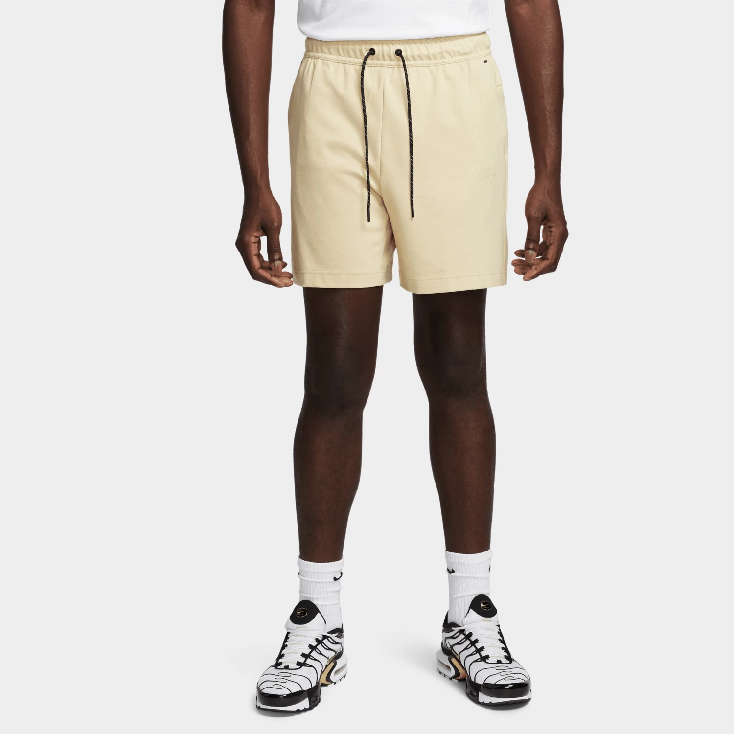 Nike Sportswear Tech Fleece Lightweight Shorts / Team Gold 3 Nike Sportswear Tech Fleece Lightweight Shorts / Team Gold