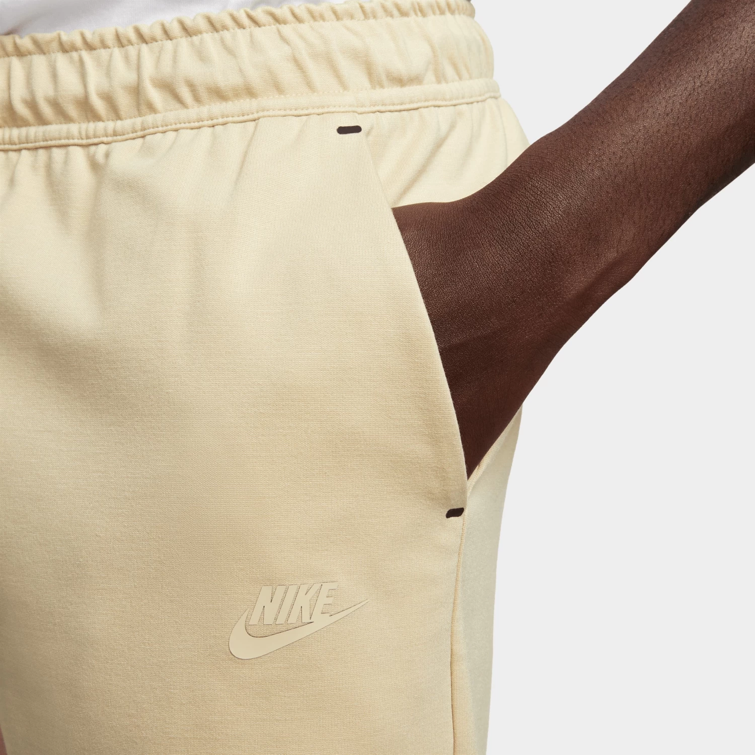 Nike Sportswear Tech Fleece Lightweight Shorts / Team Gold 6 Nike Sportswear Tech Fleece Lightweight Shorts / Team Gold - Image 4