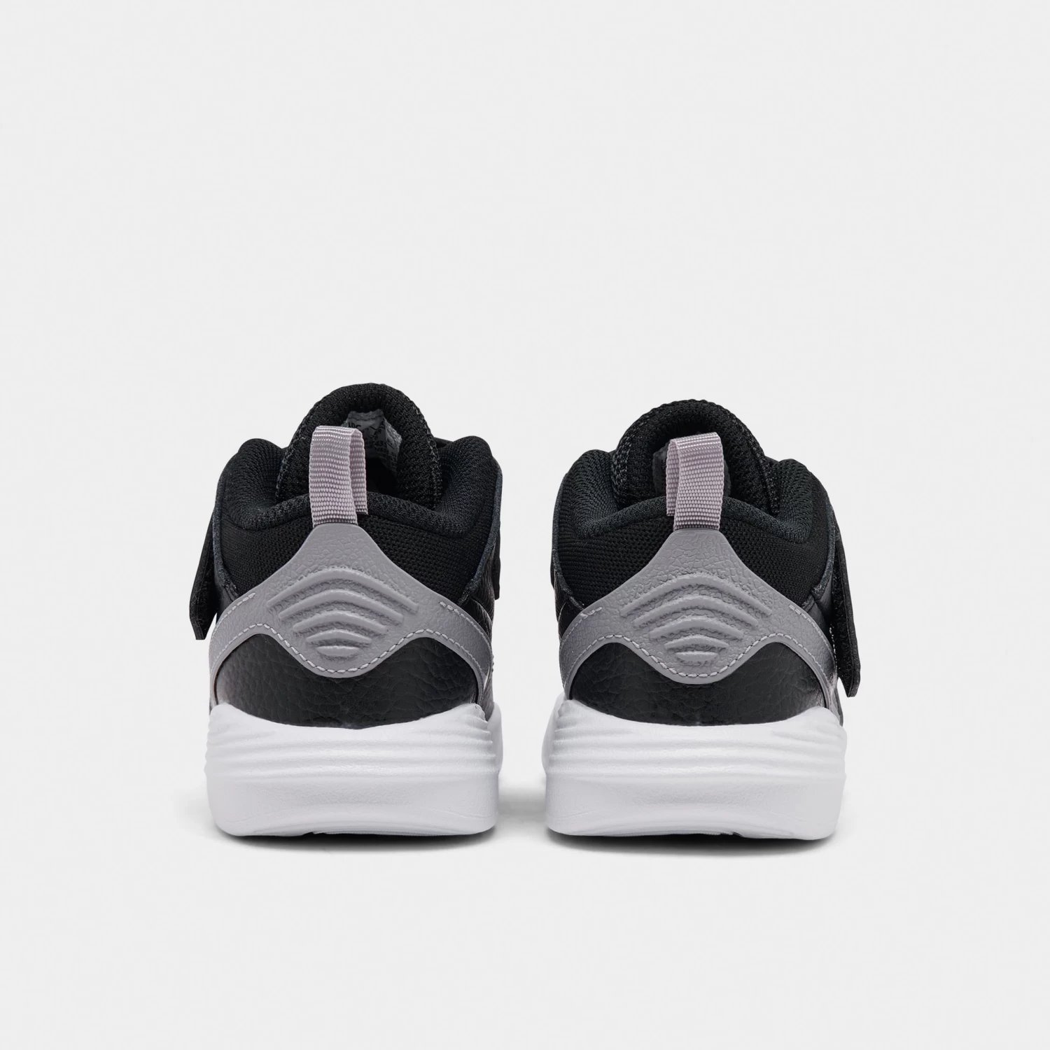 Jordan Max Aura 5 TD Black / University Red - White - Image 4