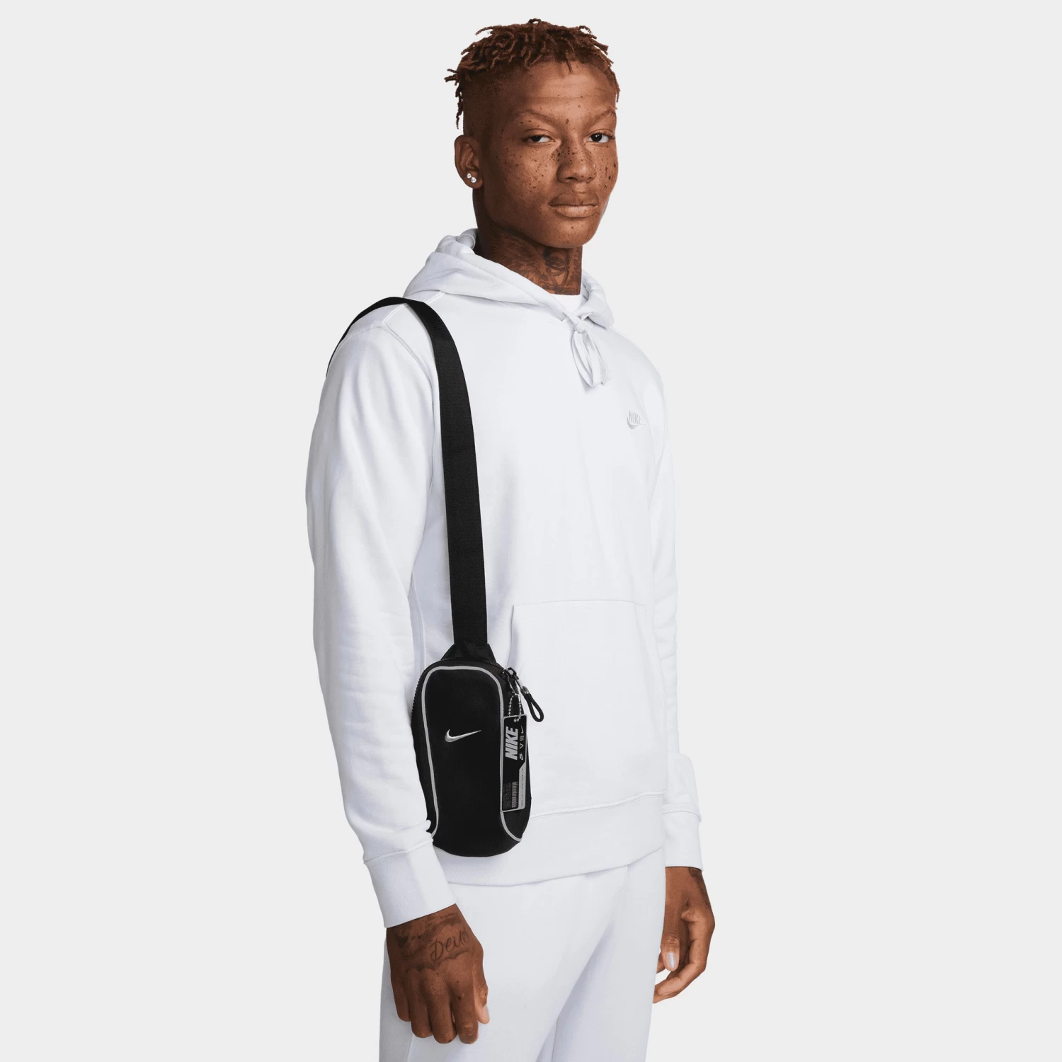 Nike Sportswear Essential Crossbody Bag Black / Black - Metallic Silver 3 Nike Sportswear Essential Crossbody Bag Black / Black - Metallic Silver
