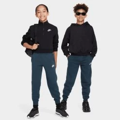 Nike Sportswear Juniors' Club Fleece Joggers Deep Jungle / White -Sports Fashion Clothing Store FD3008 328 nike junior boys club fleece joggers deep jungle set A