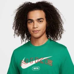 Nike Sportswear Club Futura T-Shirt / Malachite -Sports Fashion Clothing Store FV5711 365 nike sportswear club futura t shirt malachite C