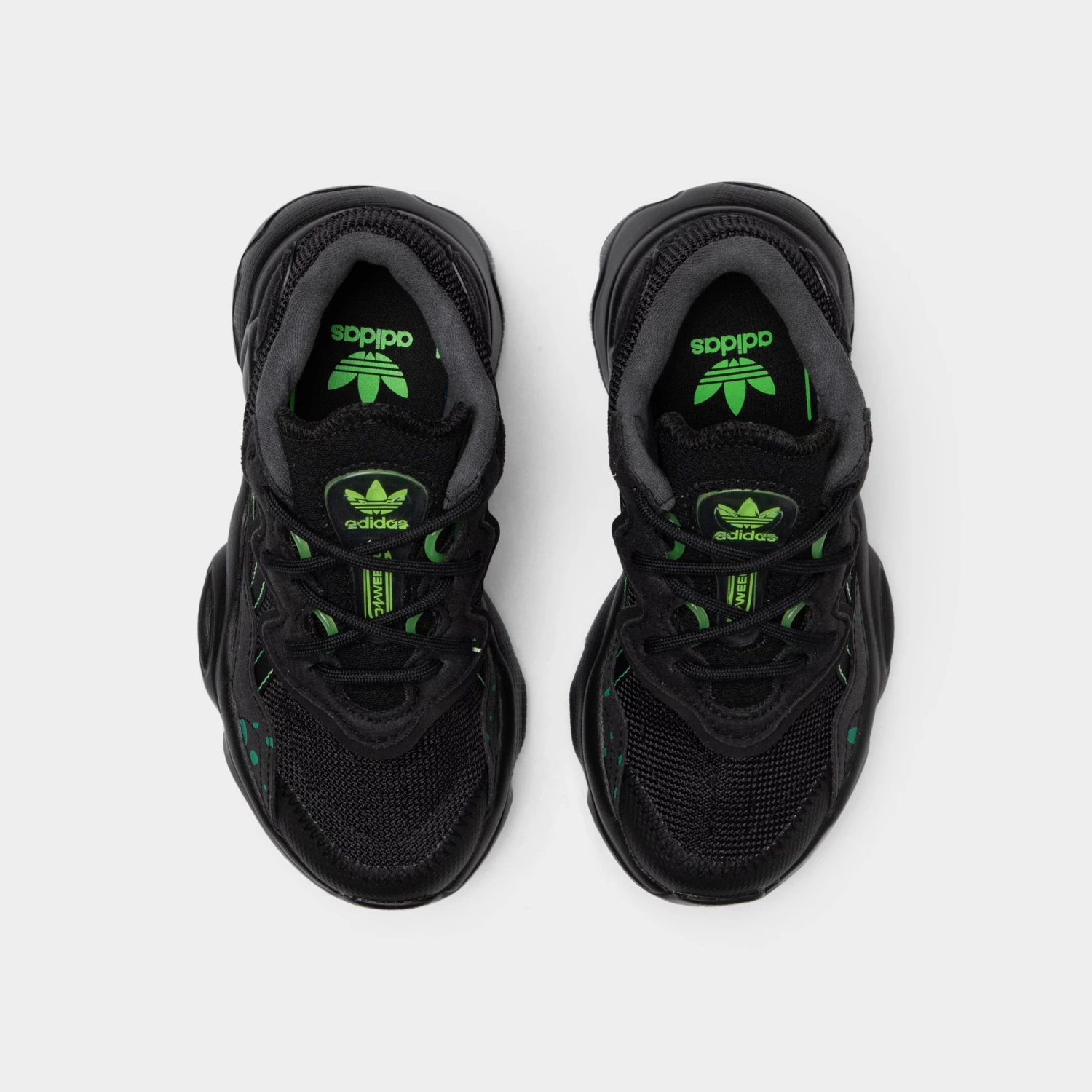 Adidas Originals Children's Ozweego Core Black / Core Black - Solar Green 7 Adidas Originals Children's Ozweego Core Black / Core Black - Solar Green - Image 5