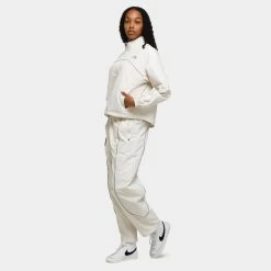 The North Face Tek Piping Wind Jacket / Gardenia White -Sports Fashion Clothing Store JDSports Model November0820232905