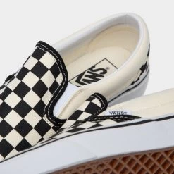 Vans Classic Slip-On Checkerboard Black / White -Sports Fashion Clothing Store vn000eyebww vans classic slip on blk wht chckerboard wht 6